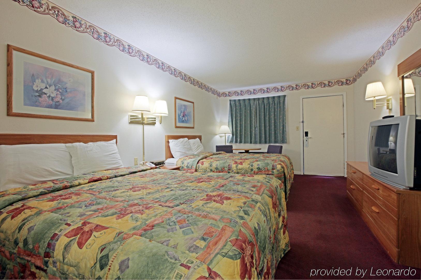 Americas Best Value Inn Sullivan Ruang foto