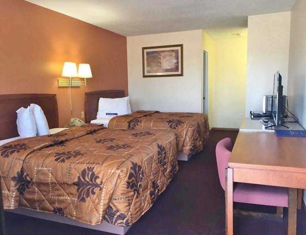 Americas Best Value Inn Sullivan Bagian luar foto