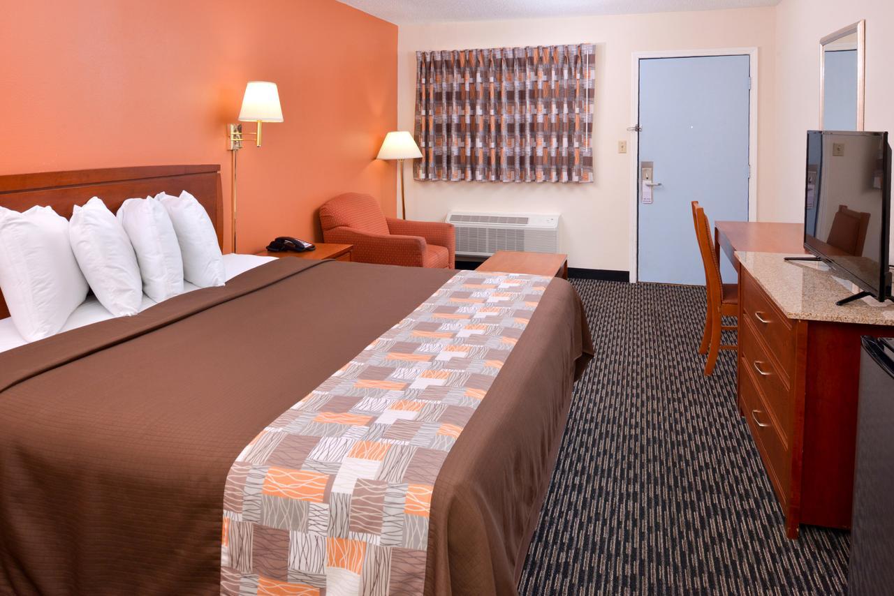 Americas Best Value Inn Sullivan Bagian luar foto