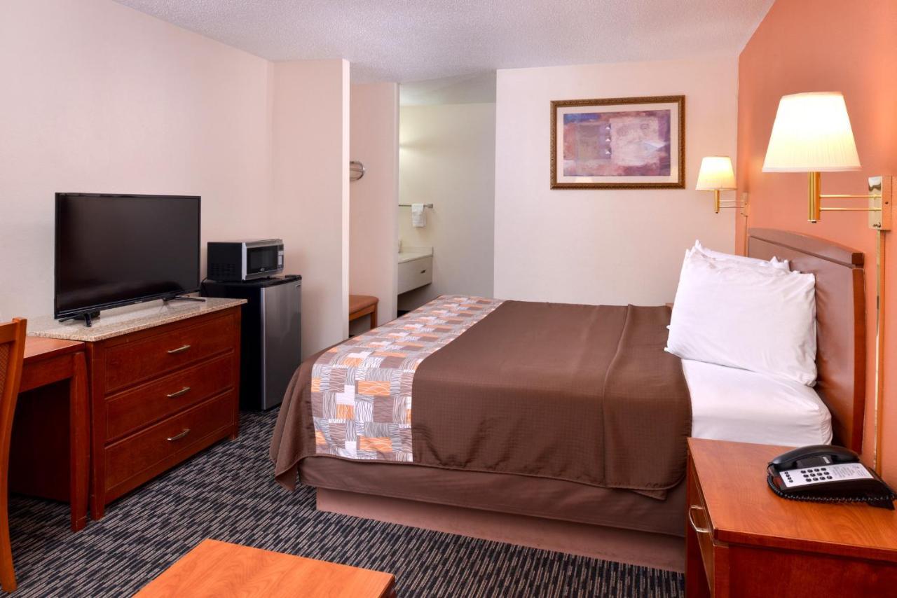 Americas Best Value Inn Sullivan Bagian luar foto